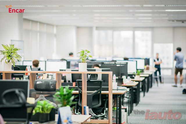 클로드 코드와 커서 AI 코딩 도구 비교 화면