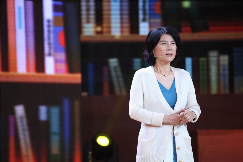 AI 채팅 보조와 실시간 자막이 표시된 모니터 화면 컨셉