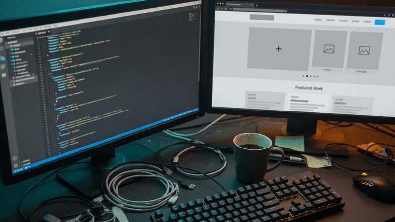 카카오 콜백과 이메일 가입이 같은 유니크 칸을 쓰는 모니터 책상